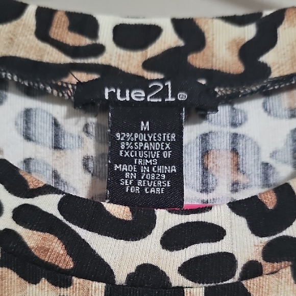 Rue21 Leopard Print Top with Puff Sleeves - Picture 2 of 2
